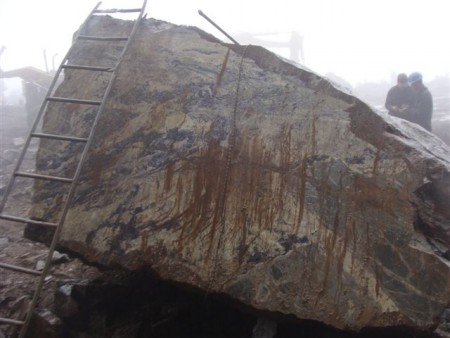 Bolivia -Sodalite quarry